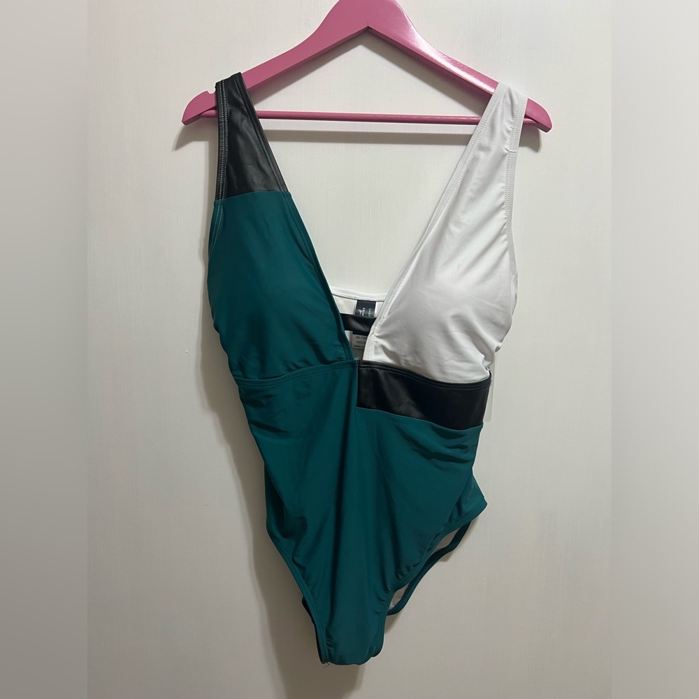 Gabifresh one piece